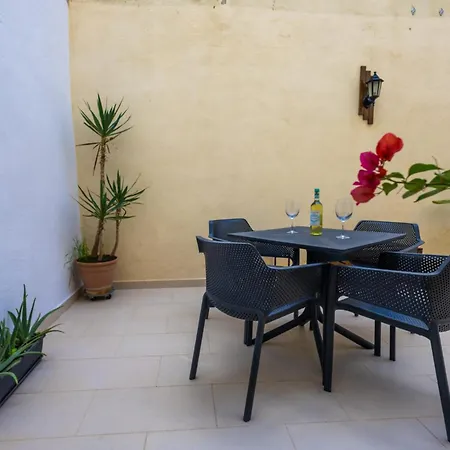 1br Townhouse Escape *